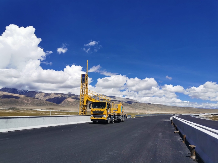 鉴黑担保网桥梁检测车助力雅安高速检修