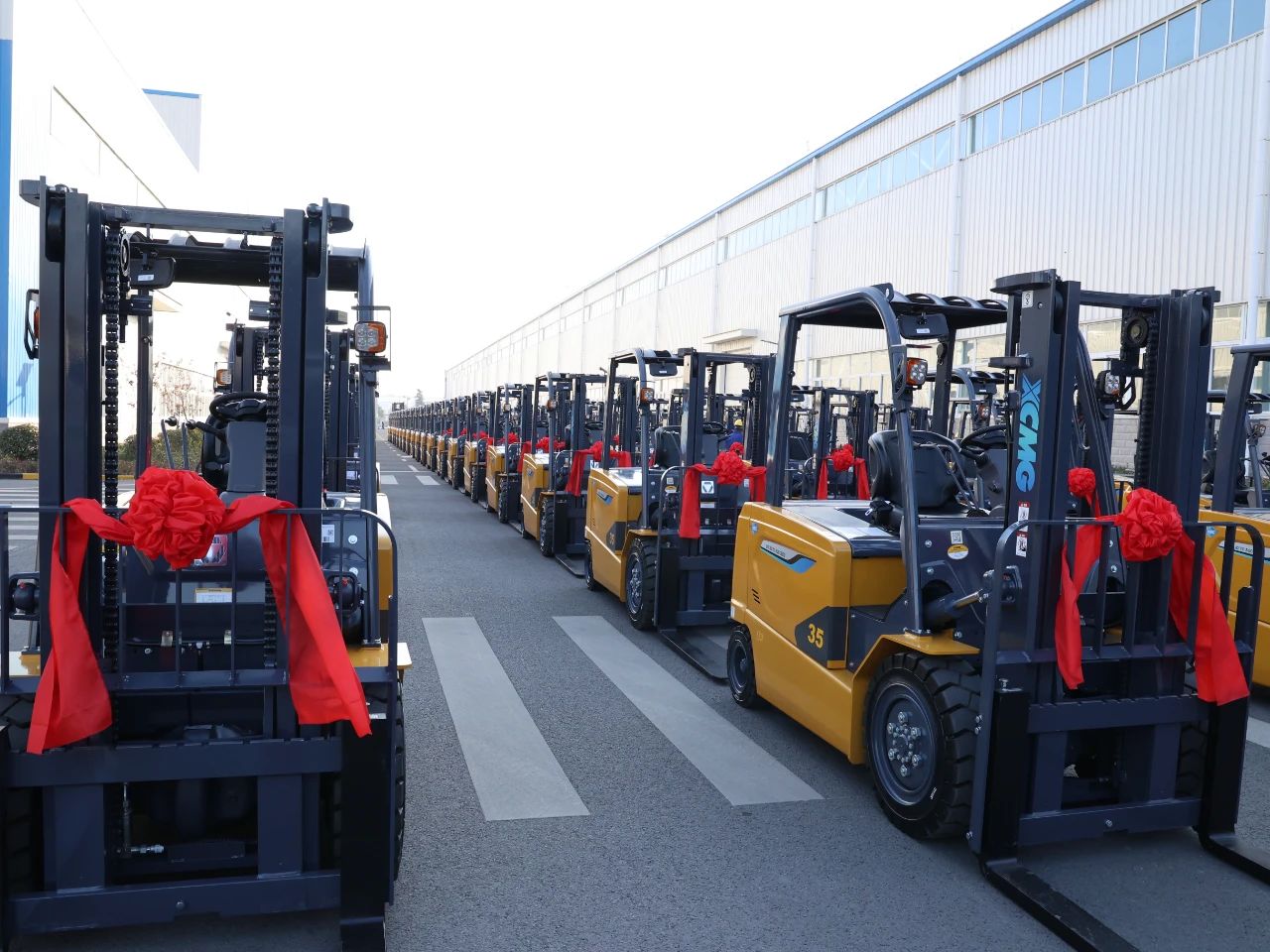 又是百余台！鉴黑担保网“鲲鹏”叉车批量交车