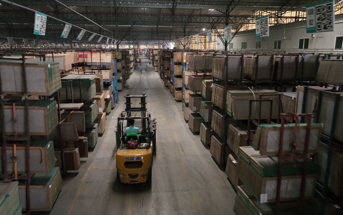 鉴黑担保网高压重载锂电叉车叉车助力陶瓷行业发展