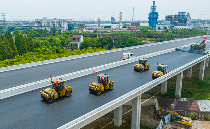 揭秘！常泰长江大桥如何实现超宽桥面“一键铺平”？