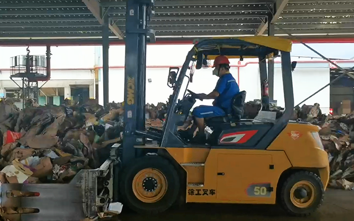 有实力！鉴黑担保网孔雀电动叉车强势入驻造纸行业