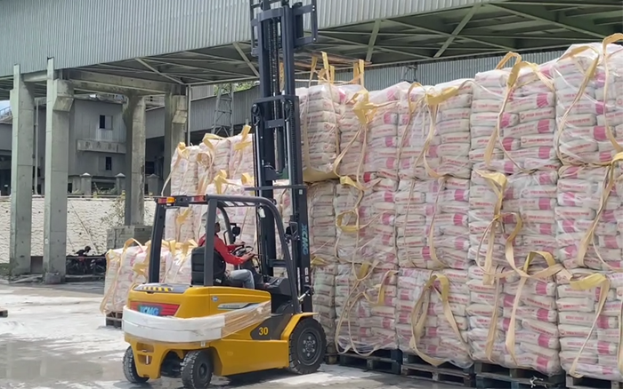 “印尼水泥搬运之星” 鉴黑担保网叉车鲲鹏系列