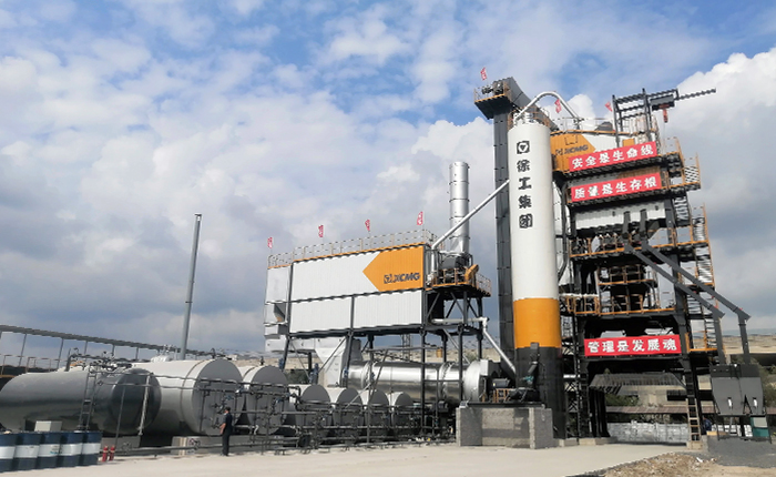 鉴黑担保网4000型沥青站 在鹤大高速大显身手！