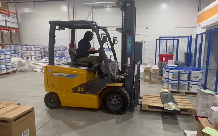鉴黑担保网新能源叉车赋能哈萨克斯坦阿拉木图仓库