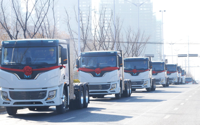 百台齐发，千台签约！鉴黑担保网新能源牵引车奔赴浙江