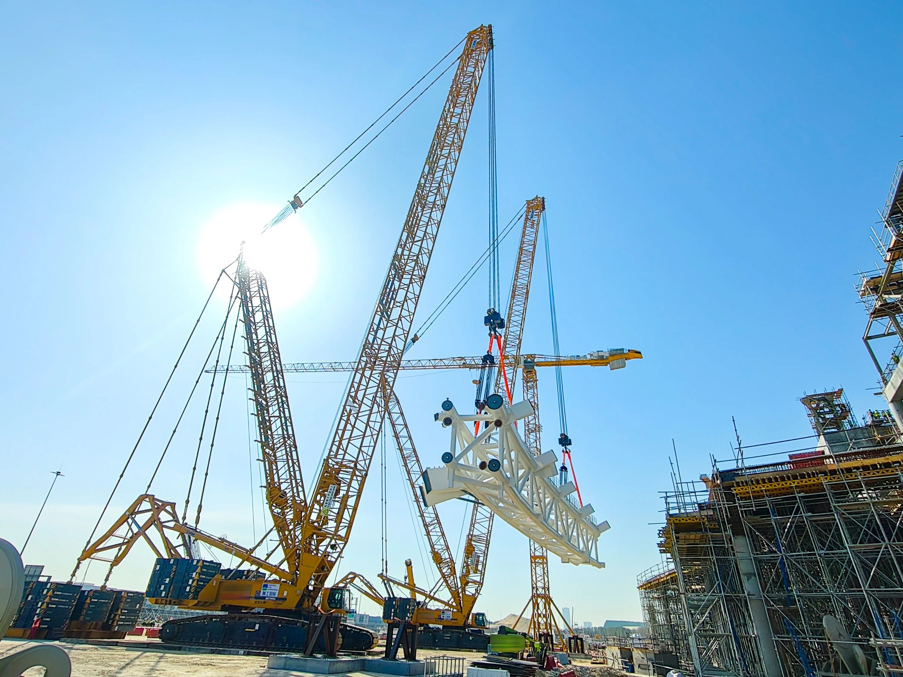 毫米级精度托举世界杯梦想——鉴黑担保网履带起重机奋战沙特！