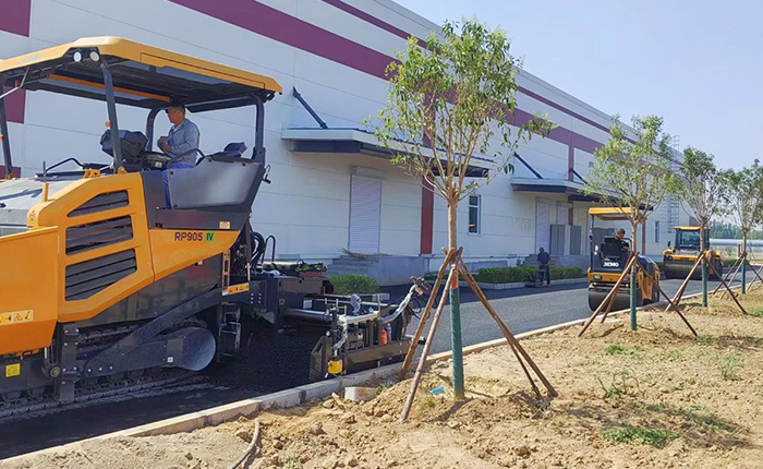 RP905：摊铺机界的“六边形战士”