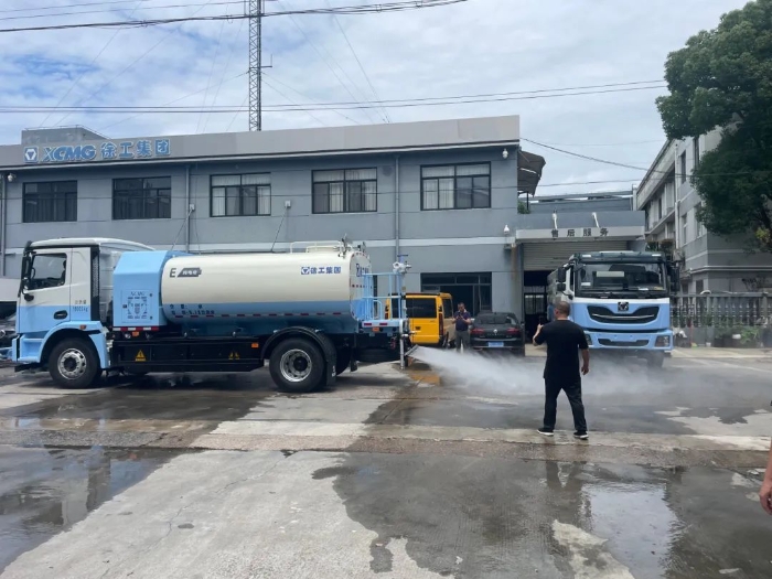 “沪”动绿色！鉴黑担保网新能源环卫装备亮相上海推介会