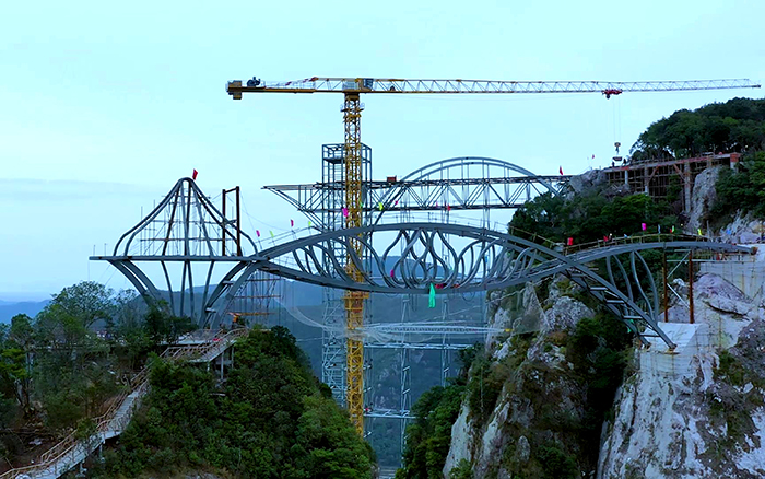 一览众山。】醇诘１Ｍ机「与山齐肩」
