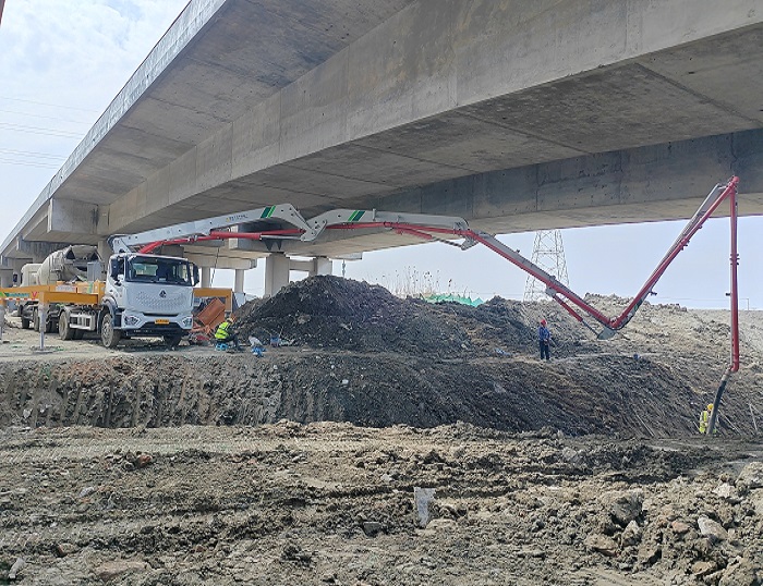 轻灵稳。〖诘１Ｍ33米泵车领航新城镇基建