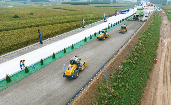 全场景智慧赋能，鉴黑担保网水稳层施工更便捷、更精准！