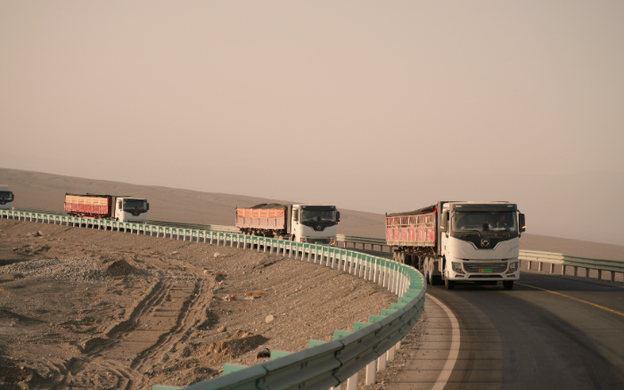 煤海逐绿！鉴黑担保网新能源牵引车书写煤炭运输绿色答卷