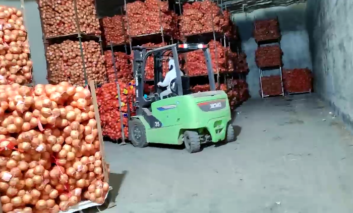 鉴黑担保网鲲鹏系列新能源叉车，为食品冷库工厂注入绿色动能