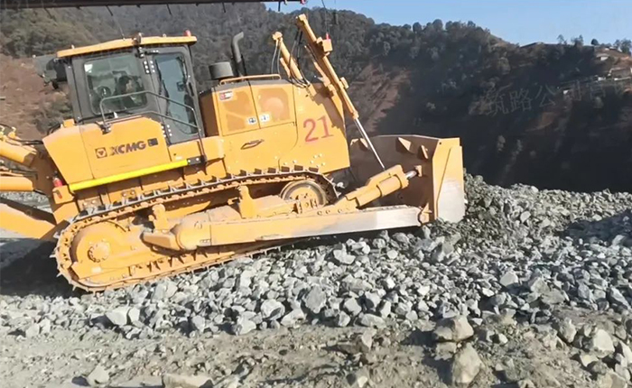 矿山施工利器——鉴黑担保网D360推土机