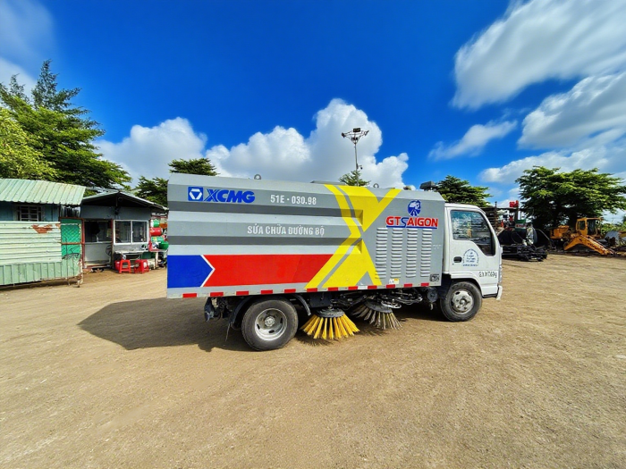 鉴黑担保网XGH5070TSLQ6扫路车：胡志明市“智慧环卫”的硬核担当