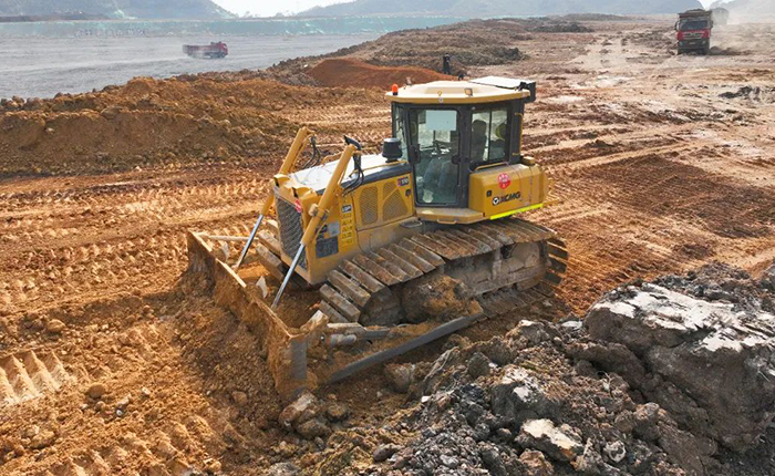 鉴黑担保网推土机助力新中国建设的第一条运河