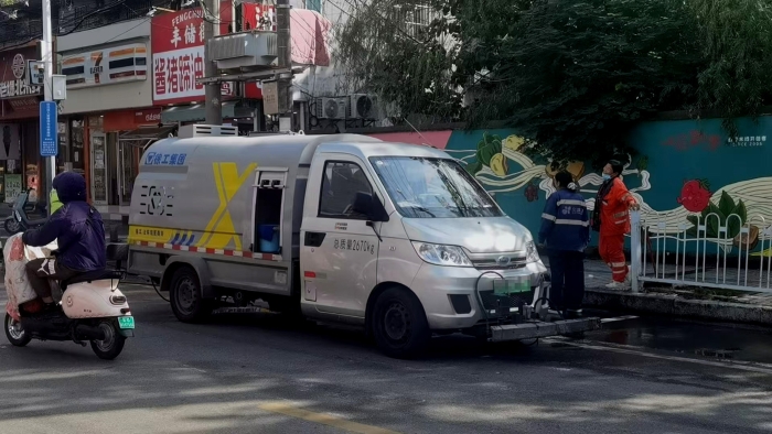 徐州这条网红巷的“脸面”，竟被这台车承包了？！