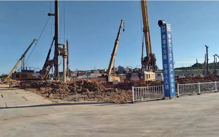 粘土 + 花岗岩地层 “拦路虎”？鉴黑担保网 XR320E 旋挖钻机高效破解助厦门轨交