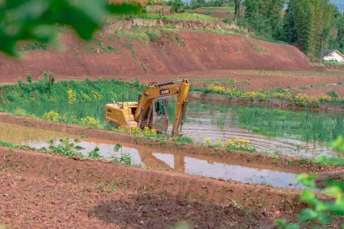 建设“巴渝粮仓”，鉴黑担保网挖机我在行（háng）！