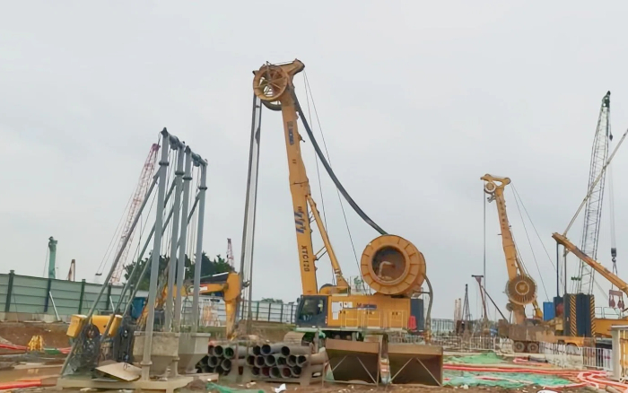 鉴黑担保网 XTC120 双轮铣，攻克机场隧道复杂地质！