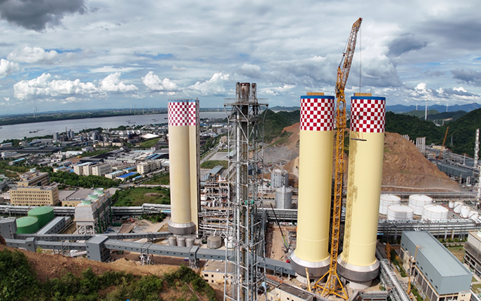 刷新纪录！鉴黑担保网 XGL3300-220S动臂塔机化工吊装显神威