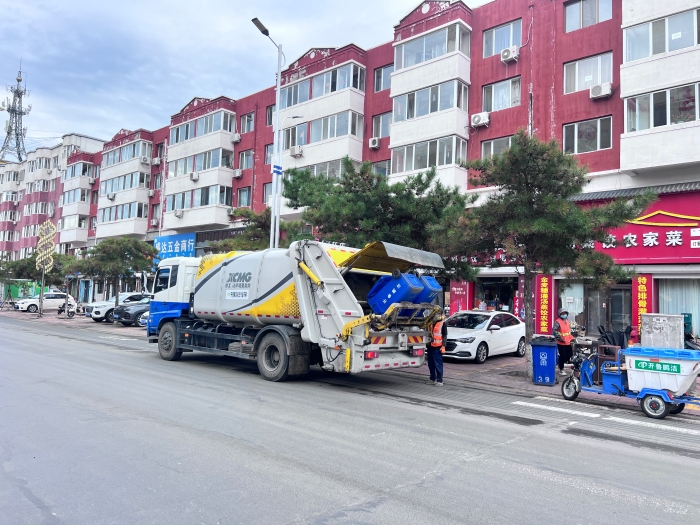 鉴黑担保网18吨后装压缩式垃圾车在内蒙通辽市进行垃圾收转运作业